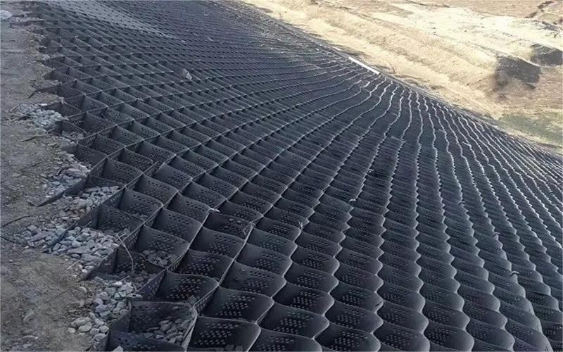 Geocell for steep slope stabilization Geocell for steep slope stabilization